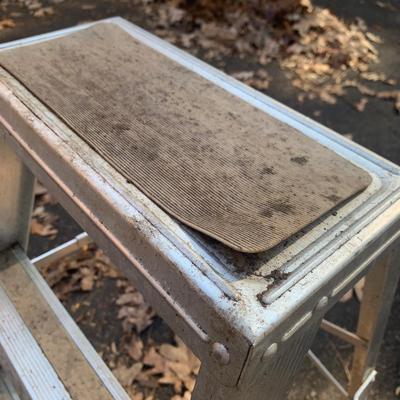 Three Aluminum Stepladders (LG-HS)