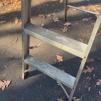 Three Aluminum Stepladders (LG-HS)