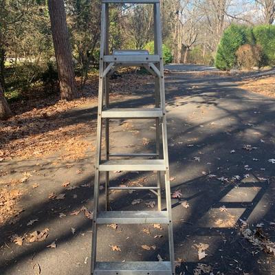 Three Aluminum Stepladders (LG-HS)