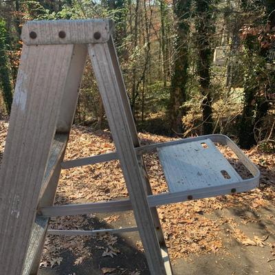 Three Aluminum Stepladders (LG-HS)