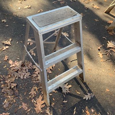 Three Aluminum Stepladders (LG-HS)