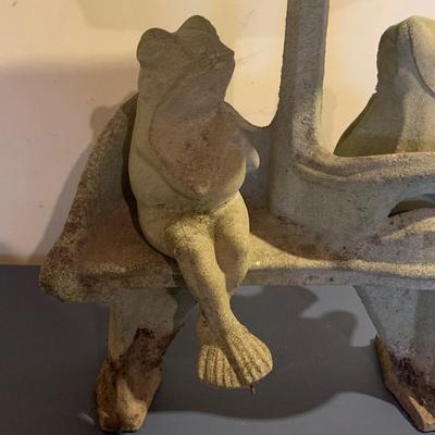 Frogs Under an Umbrella Garden Statue (LG-HS)