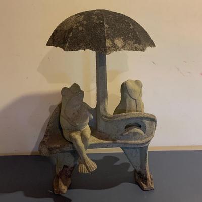 Frogs Under an Umbrella Garden Statue (LG-HS)