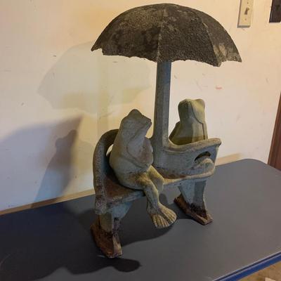 Frogs Under an Umbrella Garden Statue (LG-HS)