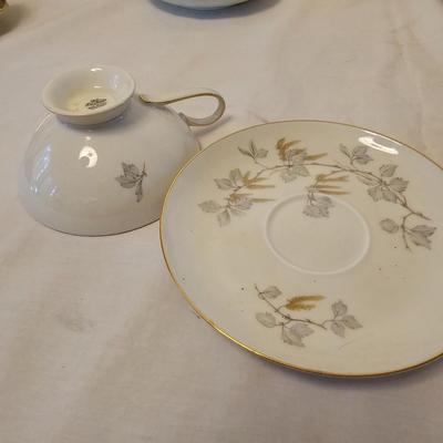 Assortment of Vintage Cups/Saucers & More (LR-JS)