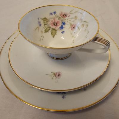 Assortment of Vintage Cups/Saucers & More (LR-JS)