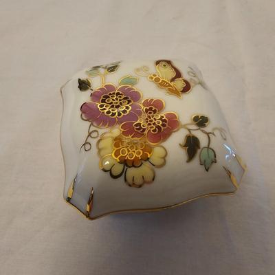 Assortment of Vintage Cups/Saucers & More (LR-JS)