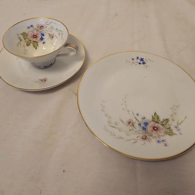 Assortment of Vintage Cups/Saucers & More (LR-JS)