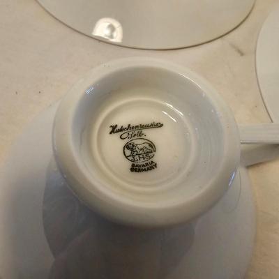 Assortment of Vintage Cups/Saucers & More (LR-JS)