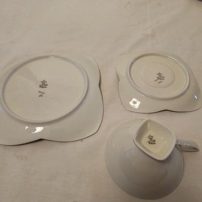 Assortment of Vintage Cups/Saucers & More (LR-JS)
