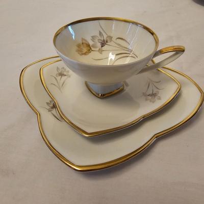 Assortment of Vintage Cups/Saucers & More (LR-JS)