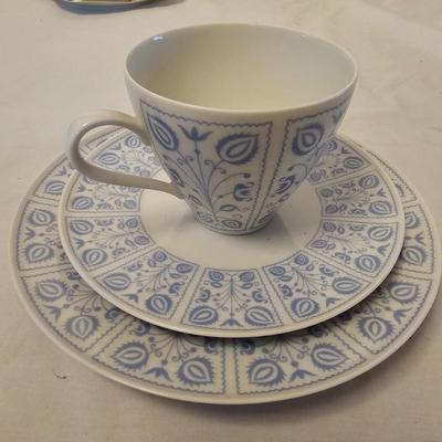 Assortment of Vintage Cups/Saucers & More (LR-JS)