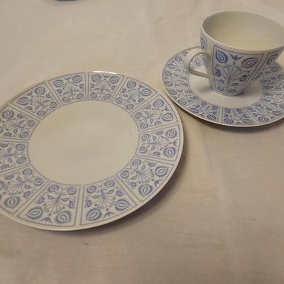 Assortment of Vintage Cups/Saucers & More (LR-JS)