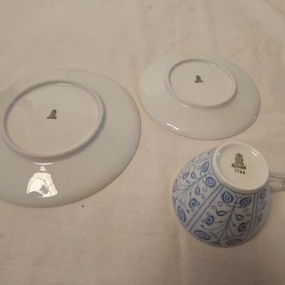 Assortment of Vintage Cups/Saucers & More (LR-JS)