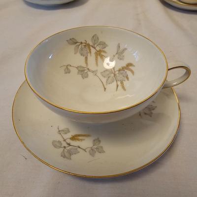 Assortment of Vintage Cups/Saucers & More (LR-JS)