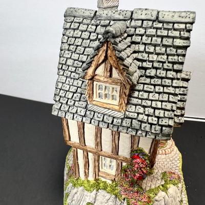 David Winter Candlemaker's cottage 1991