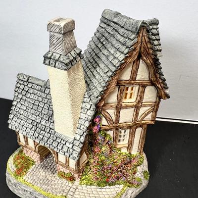 David Winter Candlemaker's cottage 1991