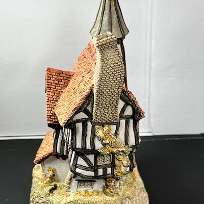 David Winter Crooked Cottage