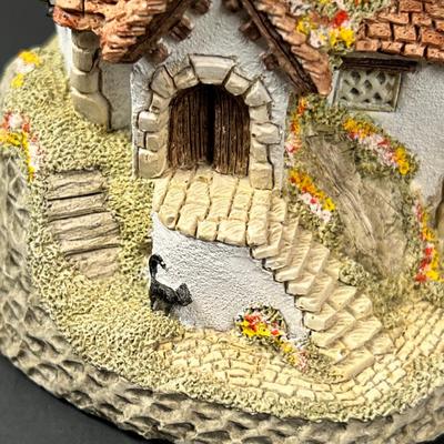 David Winter Crooked Cottage