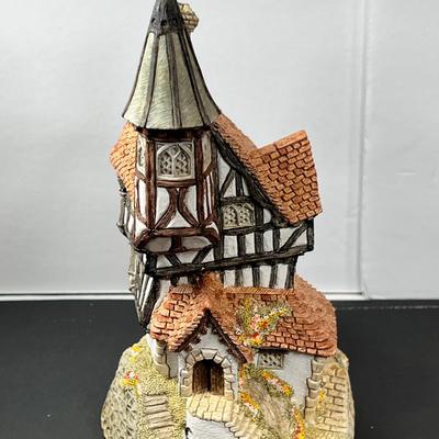 David Winter Crooked Cottage