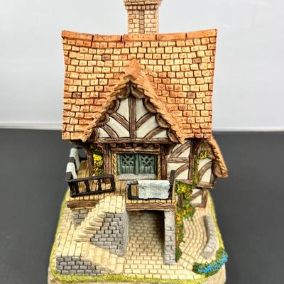 David Winter Weaver Lodge 1991