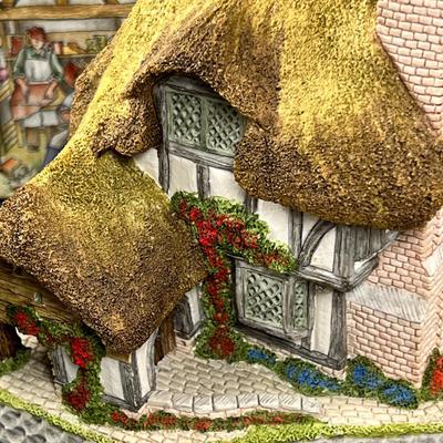 David Winter Moonlight Haven with original Box