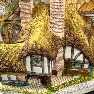 David Winter Moonlight Haven with original Box