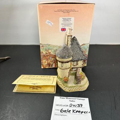 David Winter Gate Keepers with Box