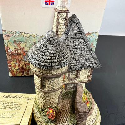 David Winter Gate Keepers with Box