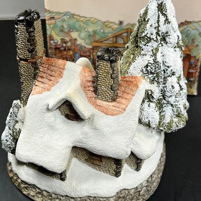 David Winter Snow Cottage