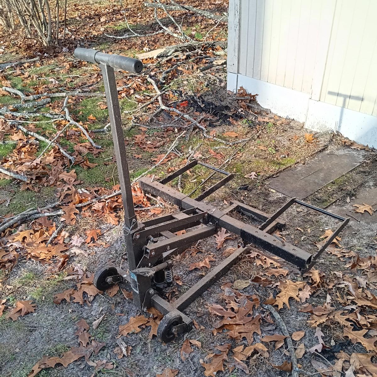 LOT 30Y: Pittsburgh 300lb High-Lift Riding Mower/ATV Jack 60395 ...