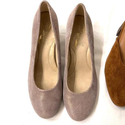 484 Two Pairs of Ladies Shoes Size 8 and 7.5