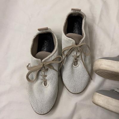 487 Pair of Steve Madden Grey White Soles Shoes with A' Copedico Footwear