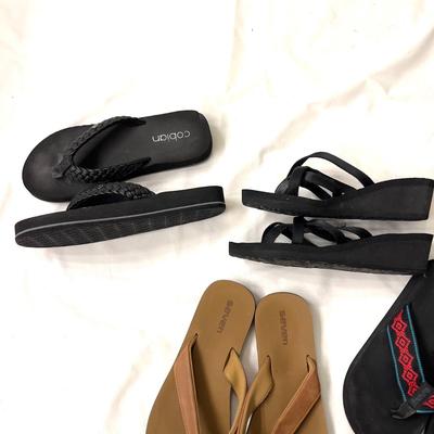 494 Four Pairs of Flipflops, Seven, TEVA,