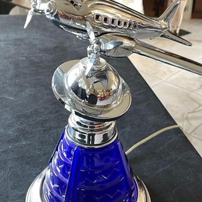 4. VINTAGE ART DECO WORLD'S FAIR CHROME & COBALT BLUE GLASS AIRPLANE DERECO CLASSICS LAMP