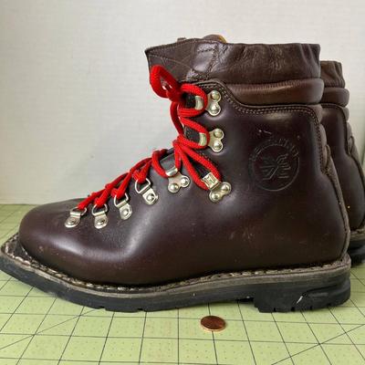 Vintage Vibram Nordic Telemark ski boots