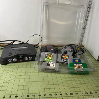 Nintendo 64 Console - Paddles and 4 Games 