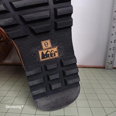 REI Snow Boots - Size 9