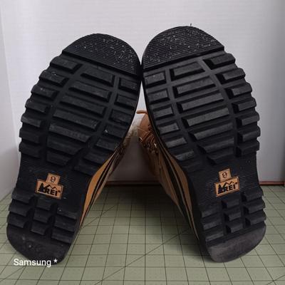 REI Snow Boots - Size 9