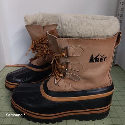 REI Snow Boots - Size 9