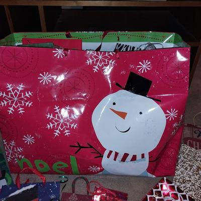 GREAT VARIETY OF GIFT BAGS