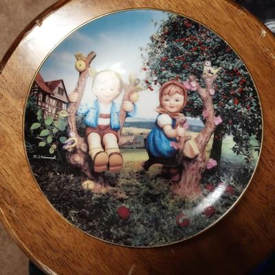 2 HUMMEL COLLECTOR'S PLATES