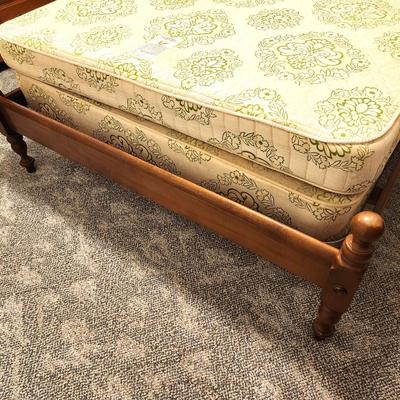 Lot #29 Vintage Colonial Mid Century Double/Full Bed