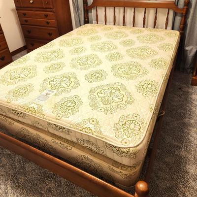 Lot #29 Vintage Colonial Mid Century Double/Full Bed