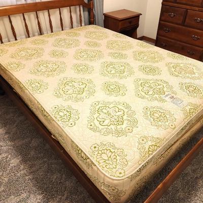 Lot #29 Vintage Colonial Mid Century Double/Full Bed