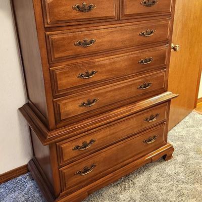Lot #43  Thomasville 6 Drawer Chest of Drawers