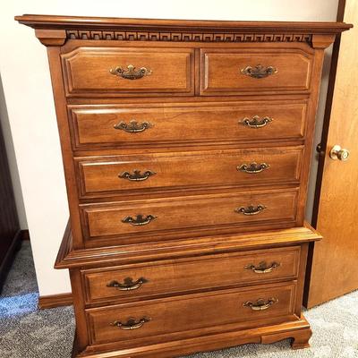 Lot #43  Thomasville 6 Drawer Chest of Drawers