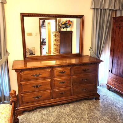 Lot #45  Thomasville 9 Drawer Dresser