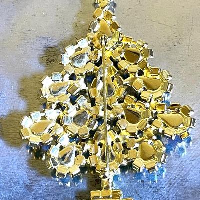 31.  LARGE RHINESTONE CHRISTMAS TREE BROOCH