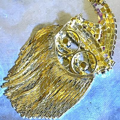 32.  LARGE SANTA FACE CHRISTMAS PIN GOLD FRINGE BEARD